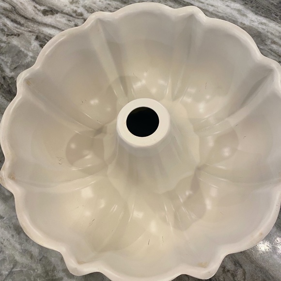 Vintage Nordicware 12 Cup Aluminum Bundt Fluted - Picture 6 of 8